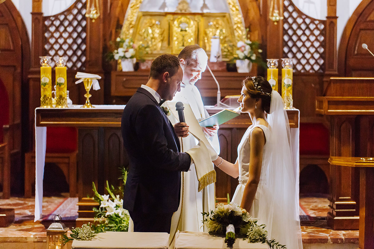 Ślub w kościele w Starej Iwicznej