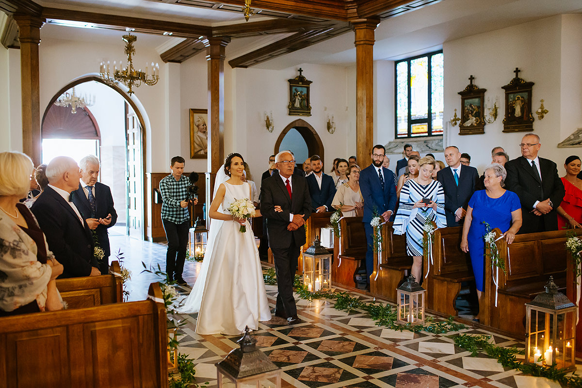 Ślub w kościele w Starej Iwicznej
